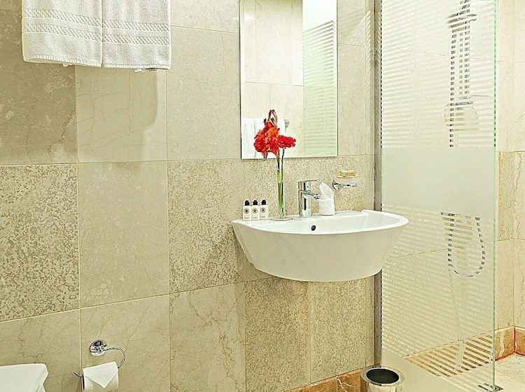 בית מלון כפרי Al Thuria Grand