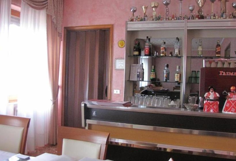 ホテル Albergo La Primula