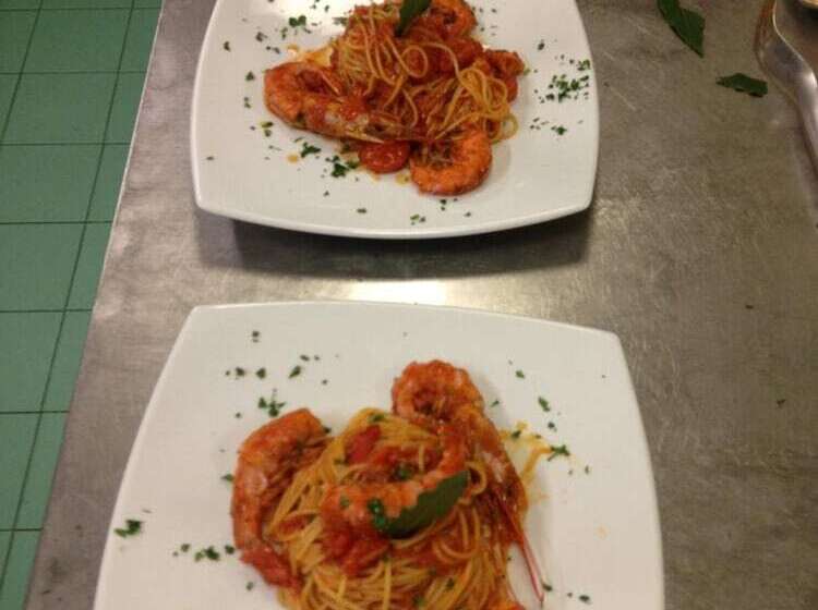 ホテル Albergo Ristorante Flora