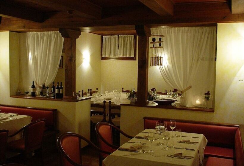 ホテル Albergo Ristorante Flora