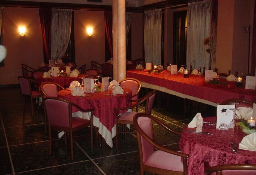 ホテル Albergo Ristorante Flora