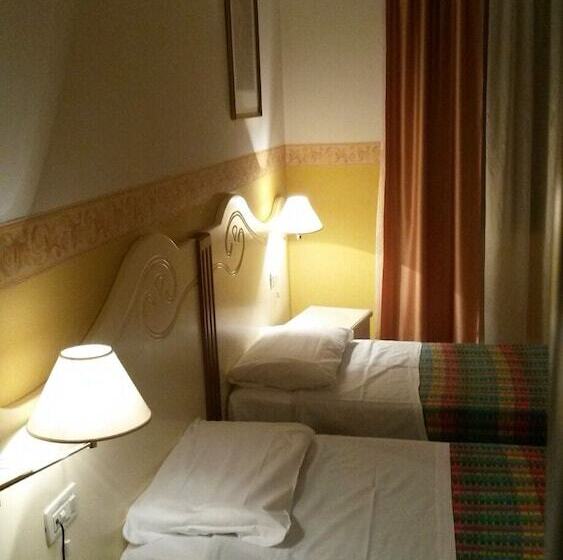 ホテル Albergo Ristorante Flora