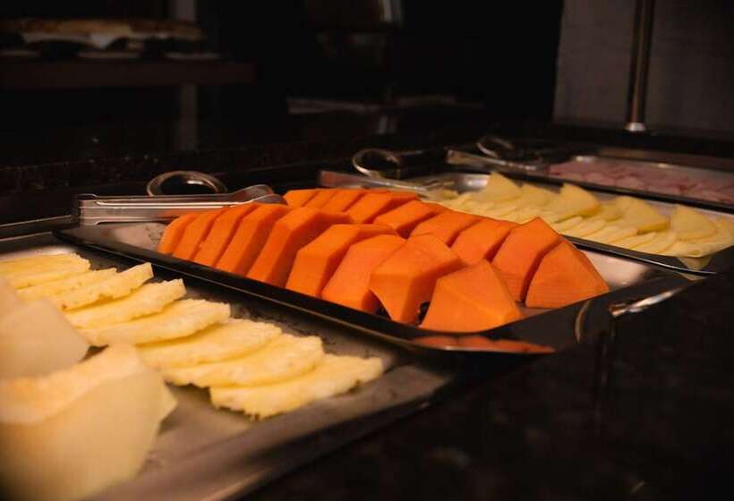 Отель Geneviee Palace