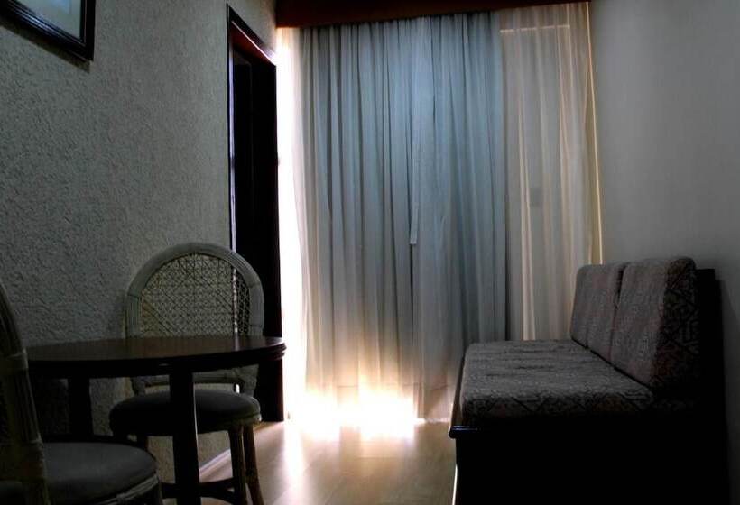 Отель Geneviee Palace