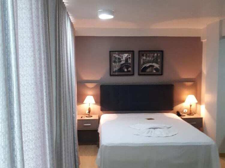 Отель Geneviee Palace