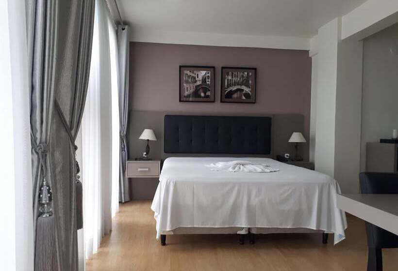 Отель Geneviee Palace