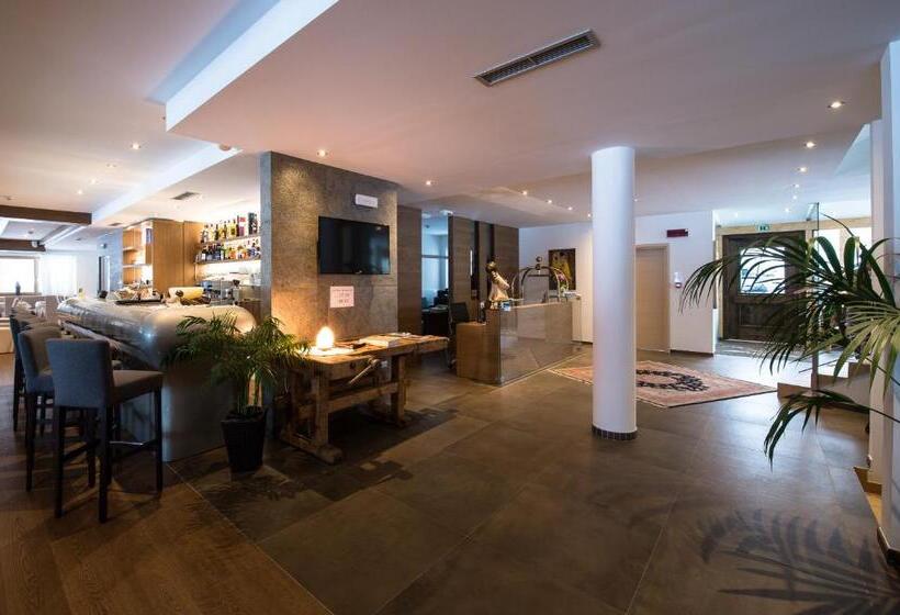 בית מלון כפרי Golden Park Resort