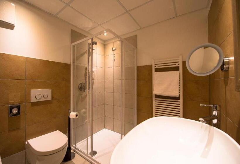 בית מלון כפרי Golden Park Resort