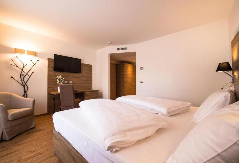 בית מלון כפרי Golden Park Resort