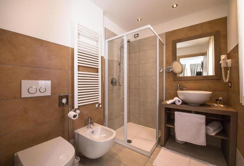 בית מלון כפרי Golden Park Resort