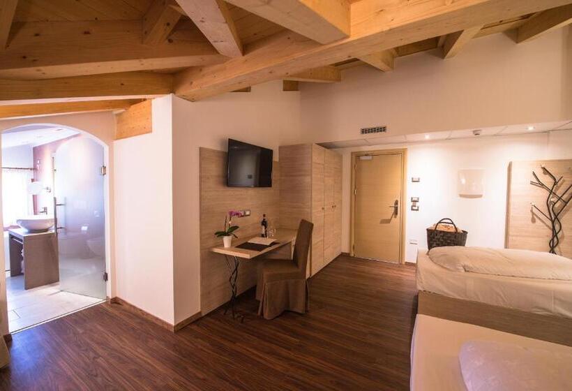 בית מלון כפרי Golden Park Resort