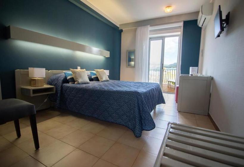 Отель Hôtel Beach