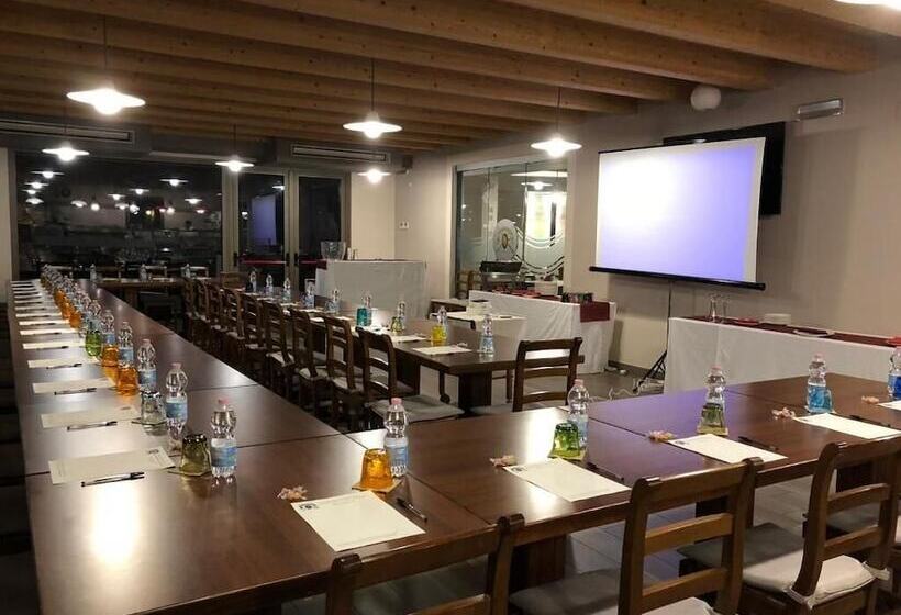 ホテル Il Paradello Albergo Ristorante