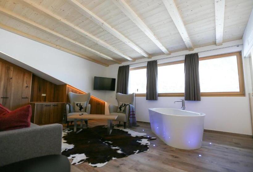 Отель Passo Sella Dolomiti Mountain Resort