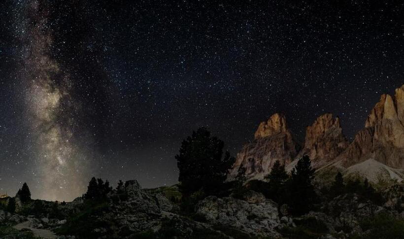 Отель Passo Sella Dolomiti Mountain Resort