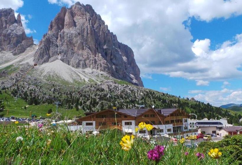 Отель Passo Sella Dolomiti Mountain Resort