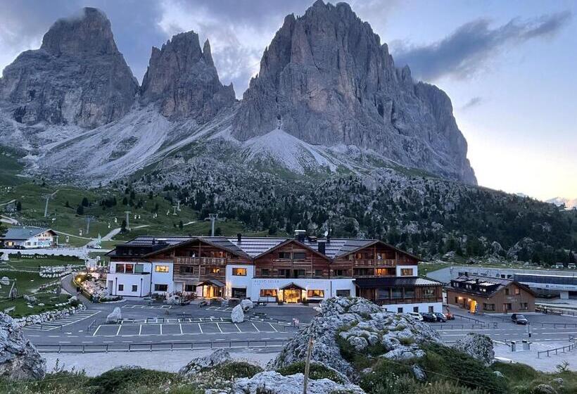 Отель Passo Sella Dolomiti Mountain Resort