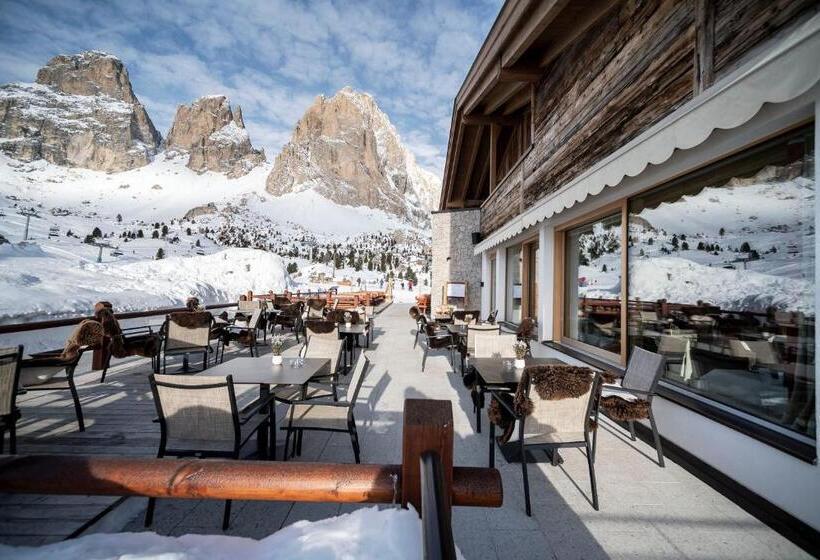 هتل Passo Sella Dolomiti Mountain Resort