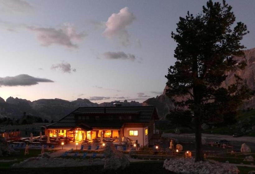 Отель Passo Sella Dolomiti Mountain Resort
