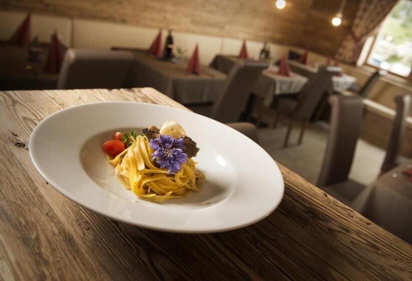 Отель Passo Sella Dolomiti Mountain Resort