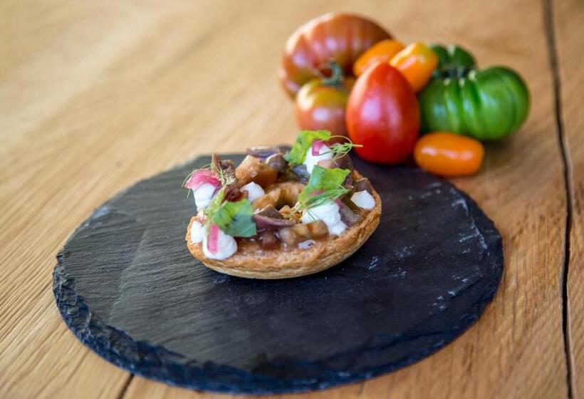 Отель Passo Sella Dolomiti Mountain Resort