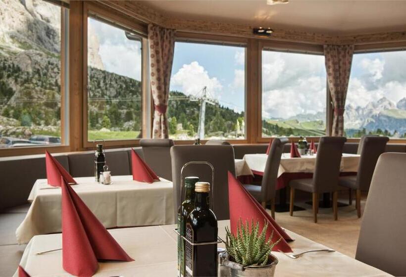 Отель Passo Sella Dolomiti Mountain Resort