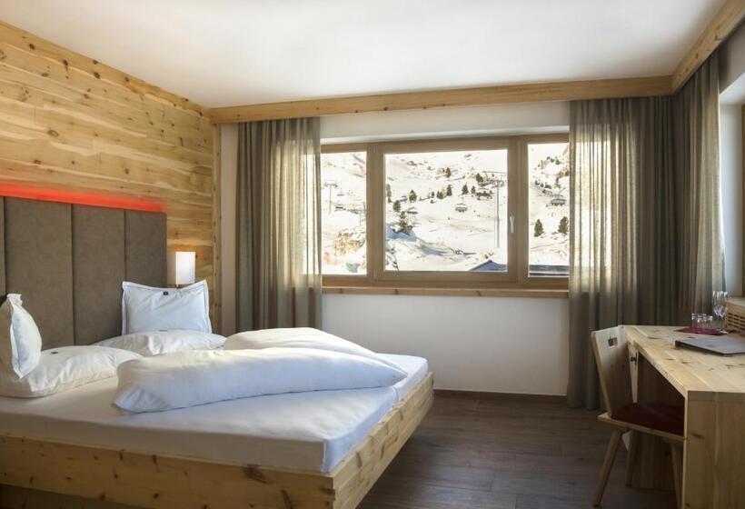 Отель Passo Sella Dolomiti Mountain Resort