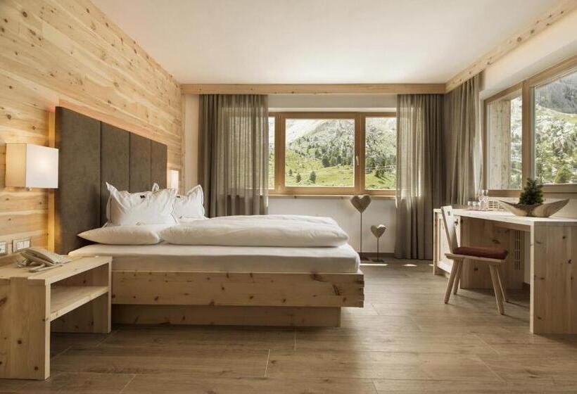 Отель Passo Sella Dolomiti Mountain Resort