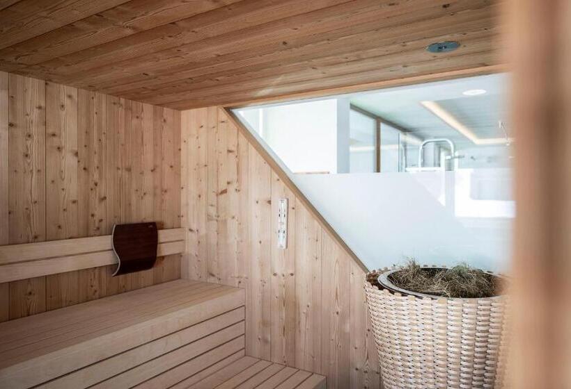 Отель Passo Sella Dolomiti Mountain Resort