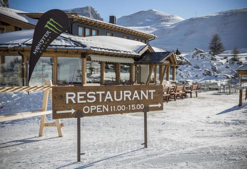 Отель Passo Sella Dolomiti Mountain Resort