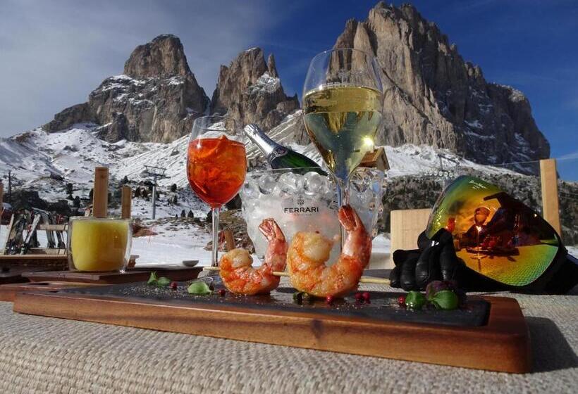 Отель Passo Sella Dolomiti Mountain Resort