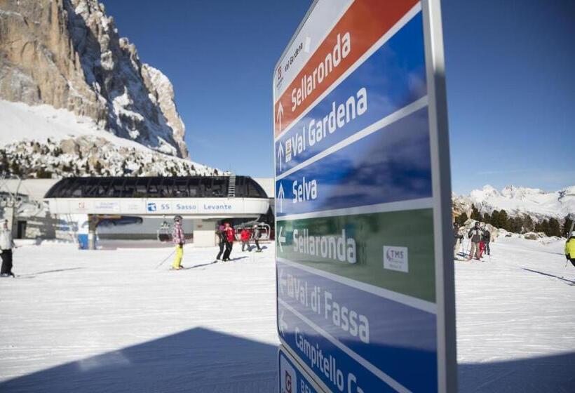 هتل Passo Sella Dolomiti Mountain Resort