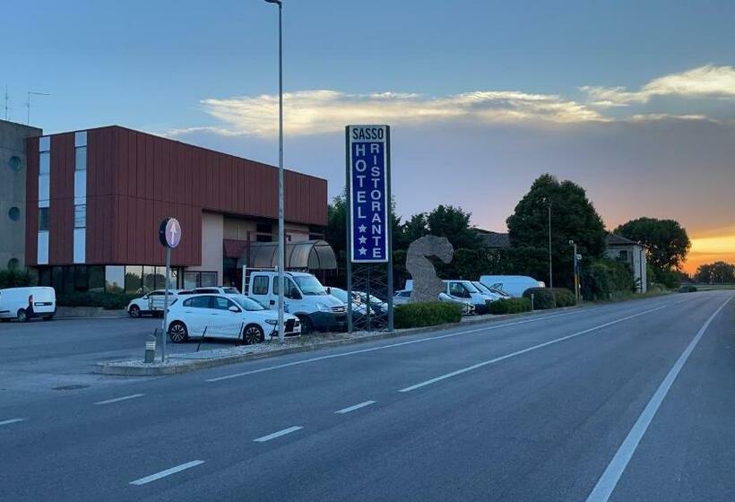 ホテル Ristorante Sasso