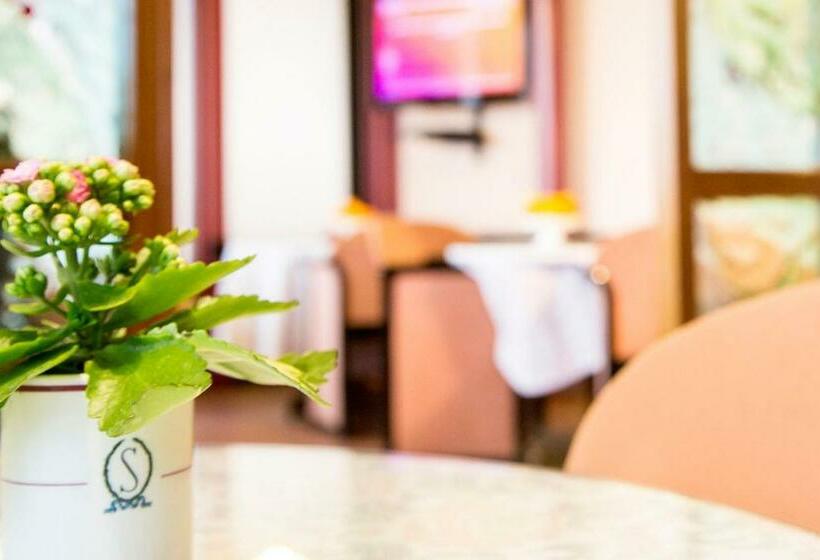 ホテル Ristorante Sasso