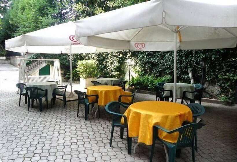 בית מלון כפרי Villa Robinia