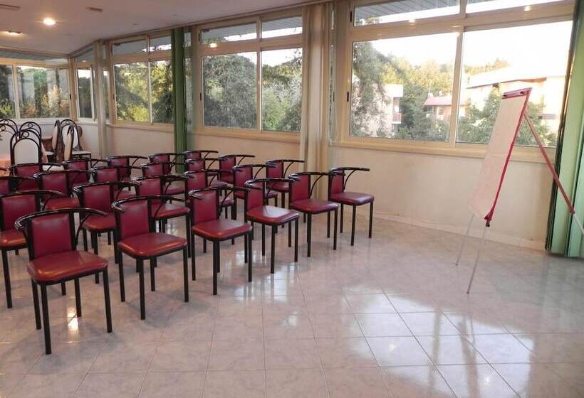 בית מלון כפרי Villa Robinia