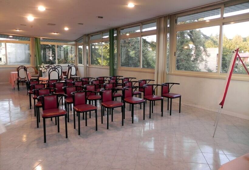 בית מלון כפרי Villa Robinia