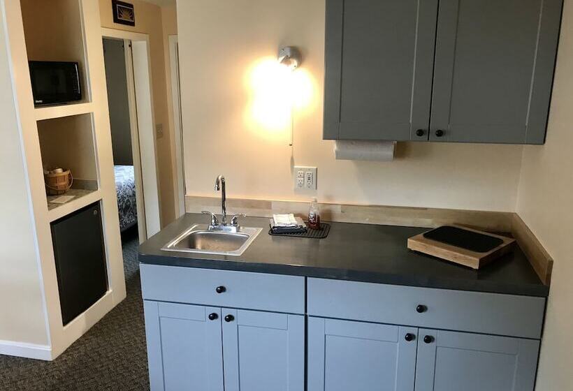 Mt Liberty Cabins And Motel