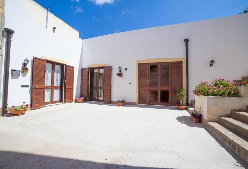 تختخواب و صبحانه Bianco Sale Trapani