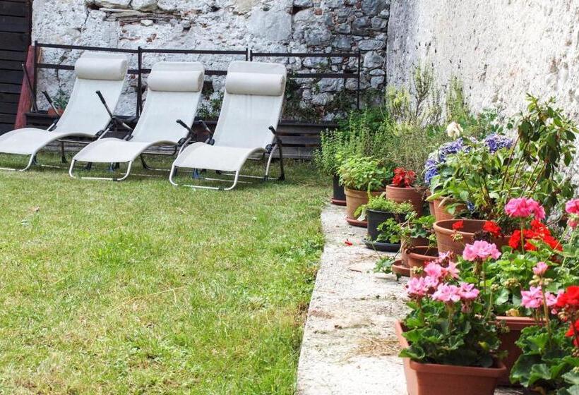 تختخواب و صبحانه Apartments Hemingway House