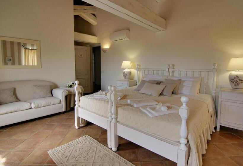 צימר Domus Corallia Luxury Rooms