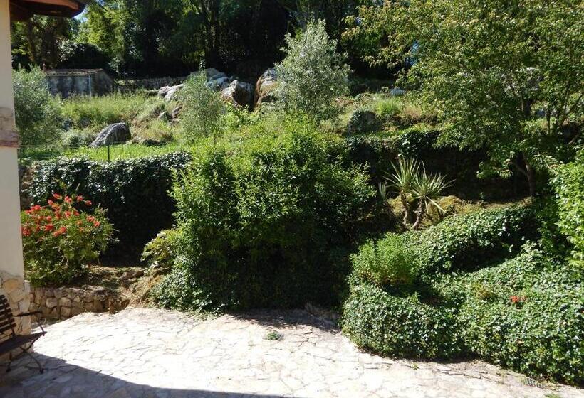 تختخواب و صبحانه I Lecci