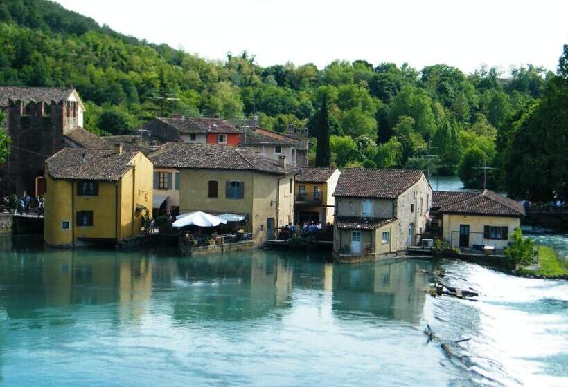 ベッドアンドブレックファースト Maison Resola   Rooms & Breakfast