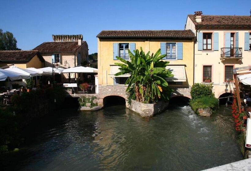 ベッドアンドブレックファースト Maison Resola   Rooms & Breakfast