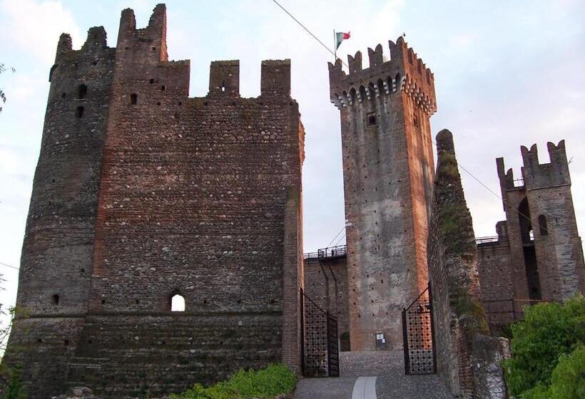 ベッドアンドブレックファースト Maison Resola   Rooms & Breakfast