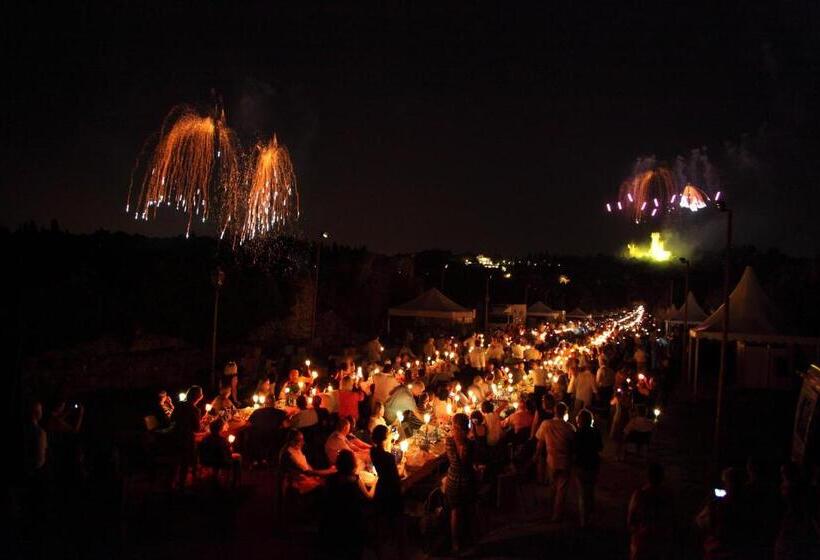 ベッドアンドブレックファースト Maison Resola   Rooms & Breakfast