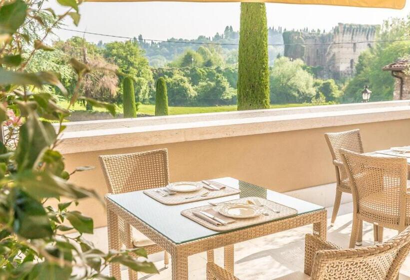 ベッドアンドブレックファースト Maison Resola   Rooms & Breakfast