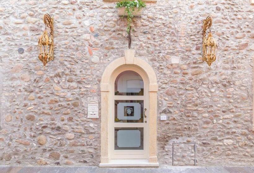 ベッドアンドブレックファースト Maison Resola   Rooms & Breakfast