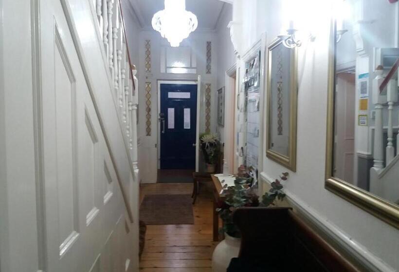 צימר The Groveside Guest House