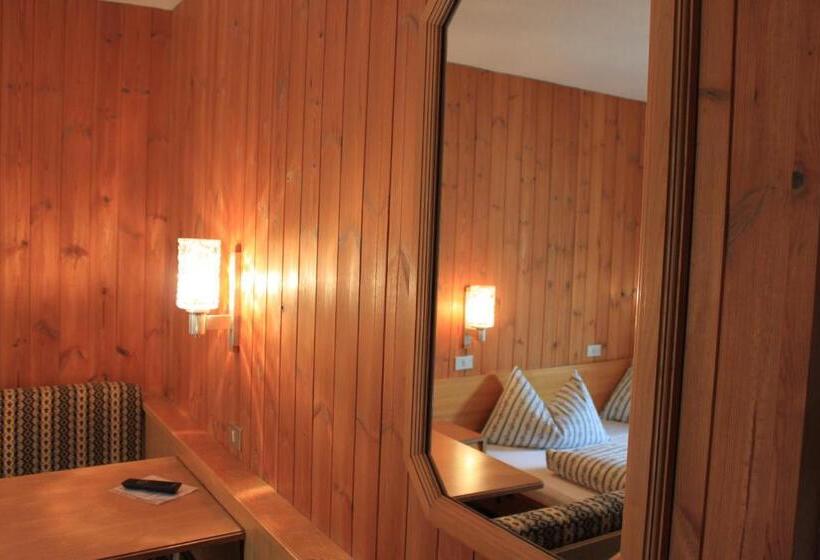 فندق Albergo Alisander